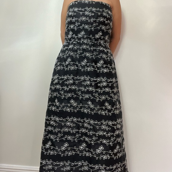 black white floral eyelet embroidered gown size 12 - Picture 9 of 11